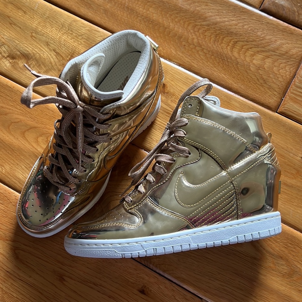 Nike Sky High Dunk Liquid Gold Wedges - Picture 1 of 3